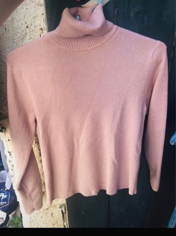 Pull fin col roulé paillettes rose