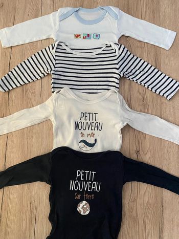 Lot 4 bodies manches longues 6 mois
