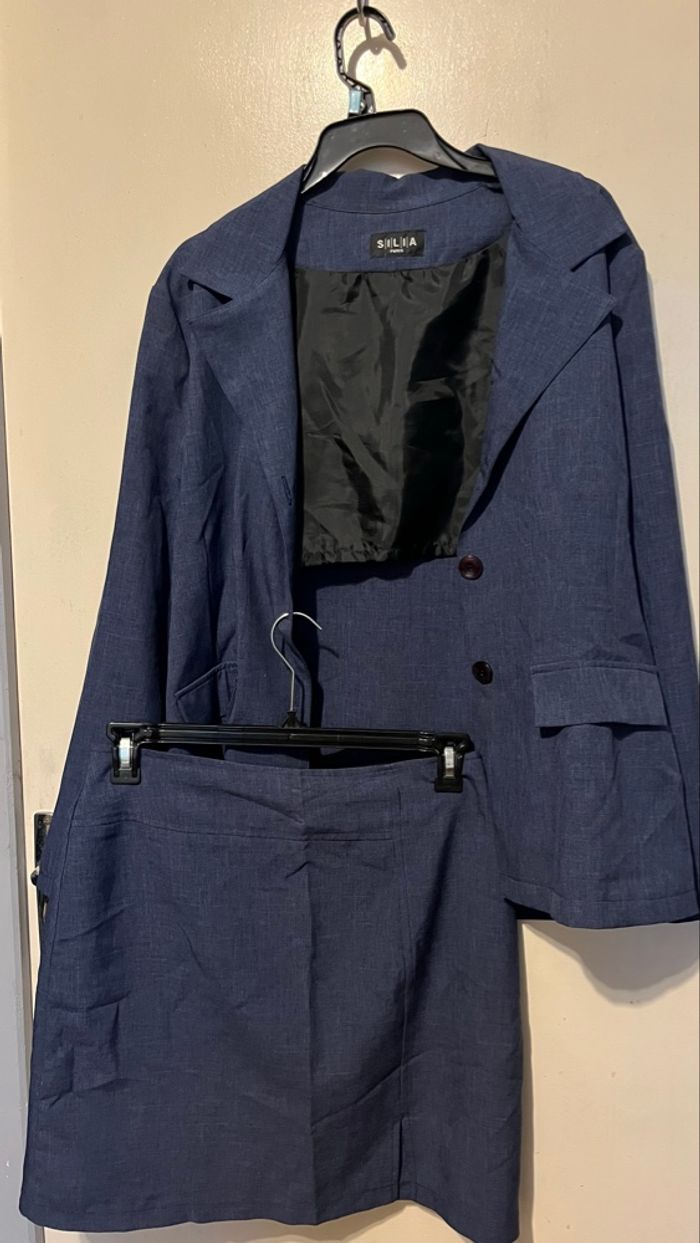 Ensemble jupe et tailleur