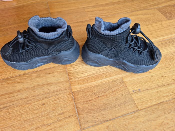 Baskets noires taille 20