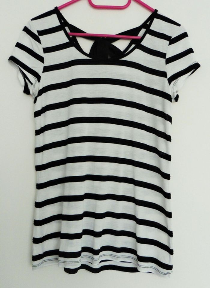 T shirt raye noir et blanc. Camaieu. Taille 38