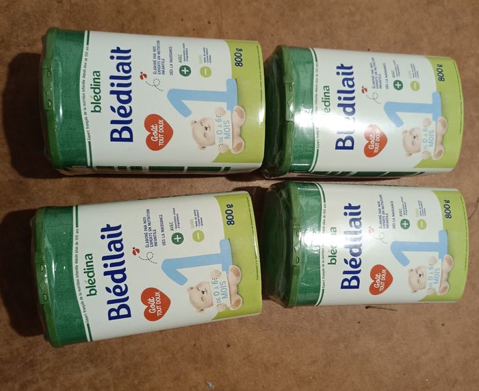 Lot de 4 boîtes de lait bledilait