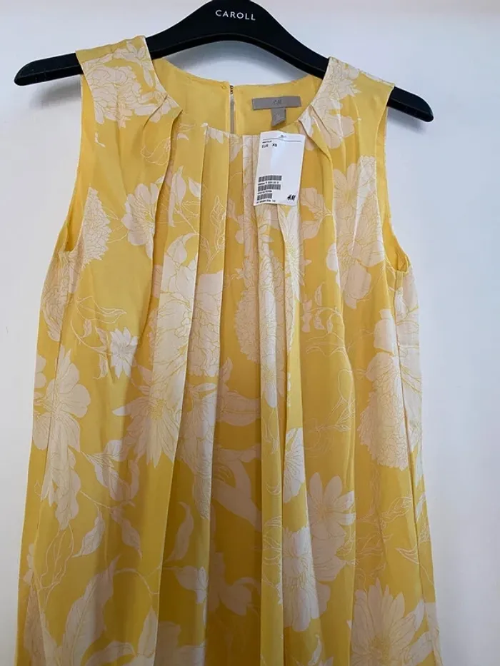 Très jolie robe sans manches H&M taille XS Neuve doublée Tombé élégant - photo numéro 6