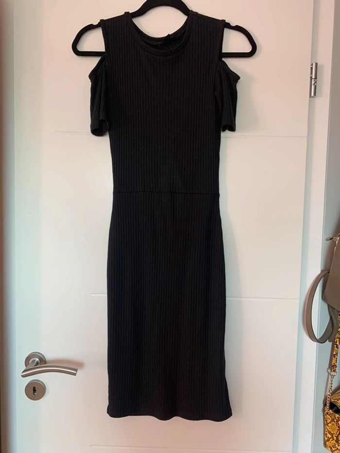 Robe noir moulante - photo numéro 3