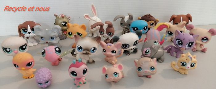 lot b3  ''25 figurines littlest pet shop '' hasbro '