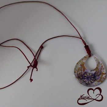 Pendentif en résine fleur !!