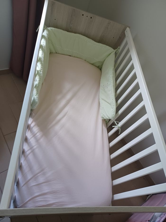 Chambre bébé lit et commode - photo numéro 4