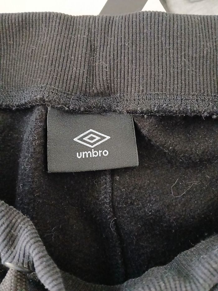 Pantalon jogging umbro taille 12 ans - photo numéro 3