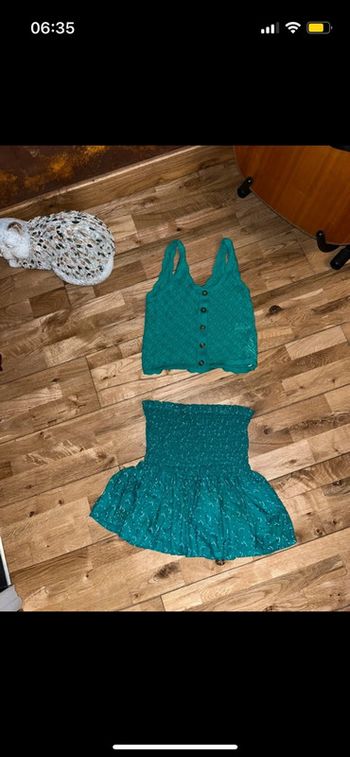 Bel ensemble vert très bon état jupe et top TAO 10 ans/140cm