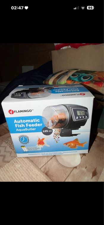 Distributeur nourriture poisson neuf