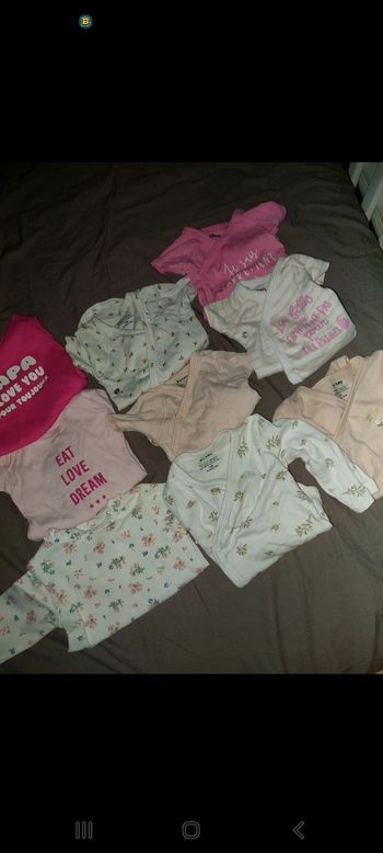 Lot de 8 bodies taille un mois