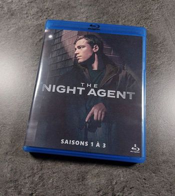 The night agent 5 blu-ray. 3 saisons.