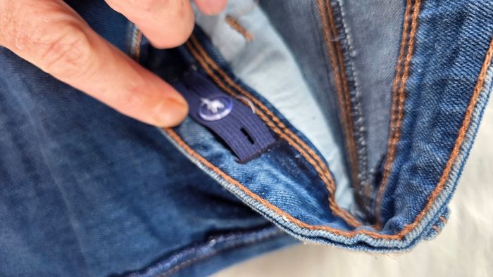 NEUF (non porté) 🏷😍 short en jeans 8 ans fille 💙🤩😍 - photo numéro 4