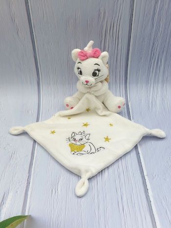 Peluche doudou chat Marie mouchoir blanc étoiles dorées Disney Simba Toys nœud dos Kiabi
