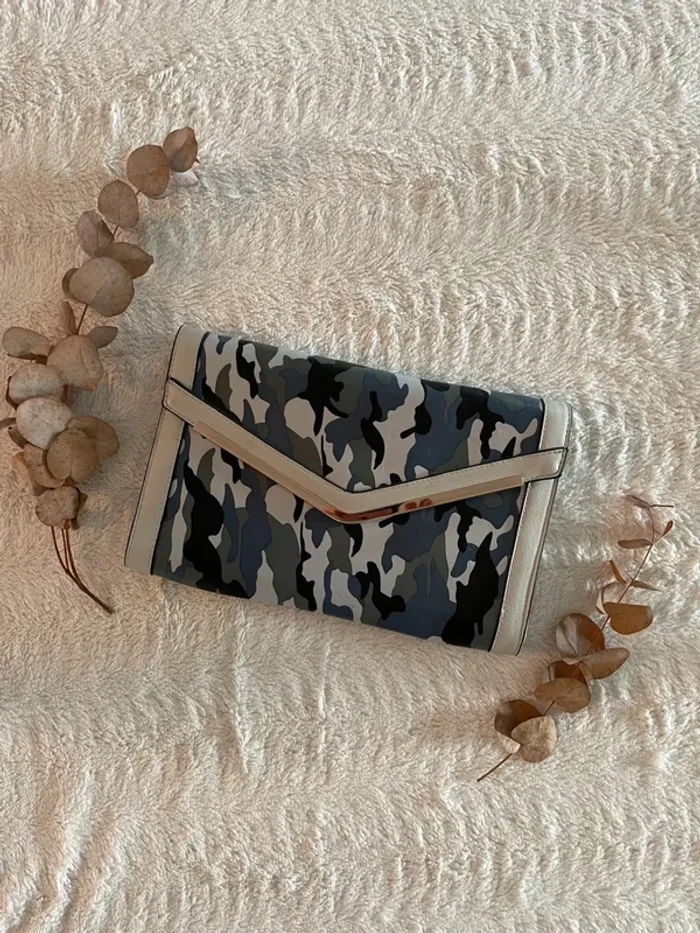 Superbe pochette mariage style camouflage