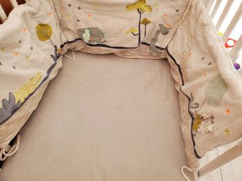 Tour de lit animaux de la savane