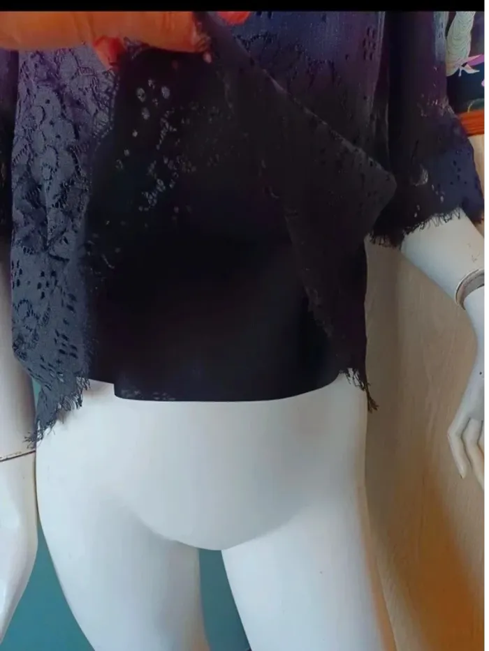 Haut dentelle noir 38 - photo numéro 5