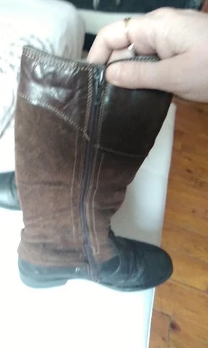 Paire de bottes en cuir marron