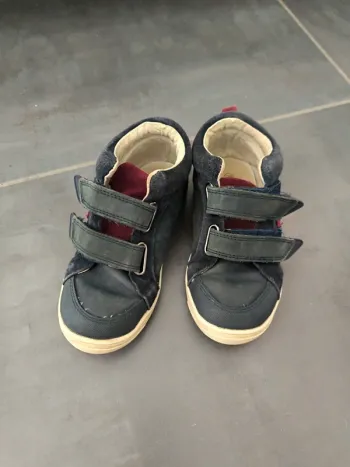 Chaussures à scratch. Garçon. 28