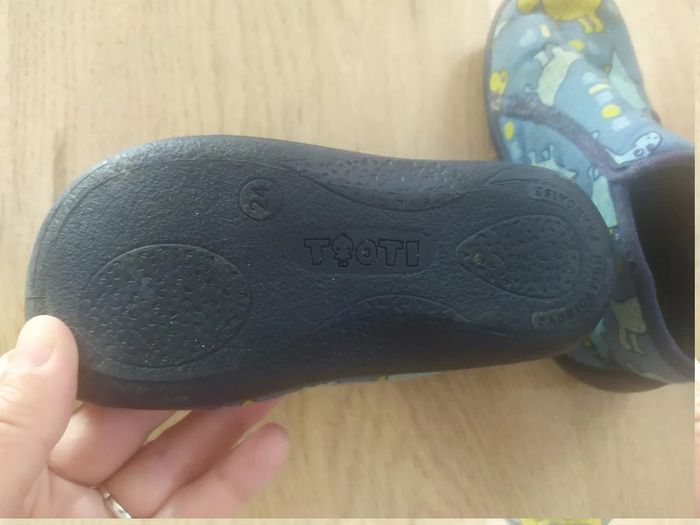 Chaussons dinosaures pointure 24 - photo numéro 3