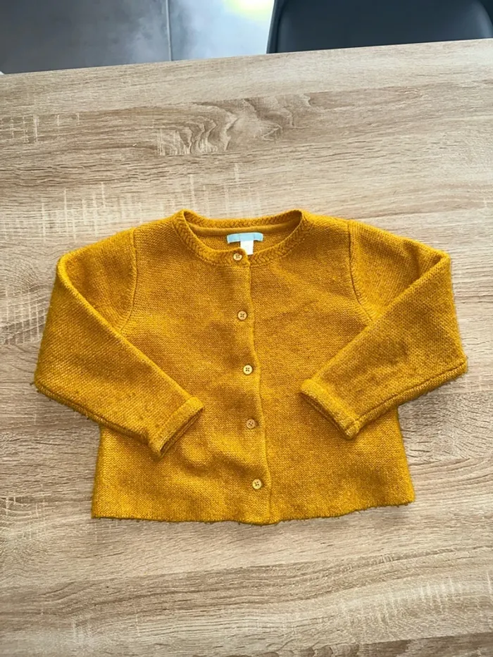 Vend gilet obaibi taille 3 ans en bonne état avec un peu de peluche