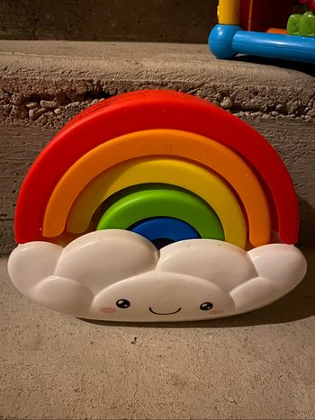 Arc en ciel a empiler jeu d’adresse bébé