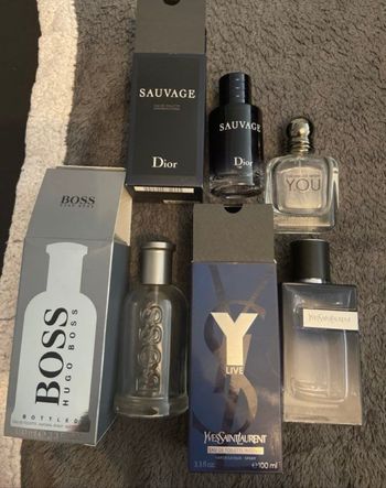 Lot de quatre flacons vide parfum pour collection