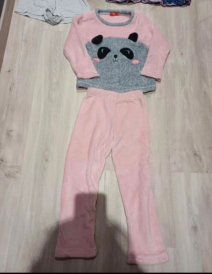 Lot de pyjamas 5/6ans - photo numéro 4