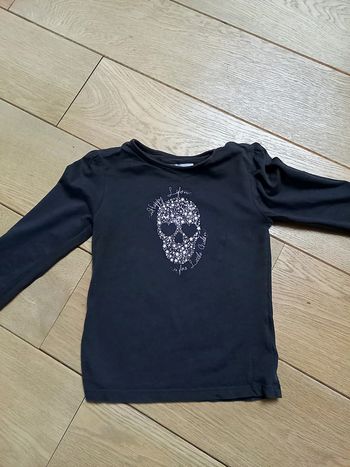 Pull avec tête de mort