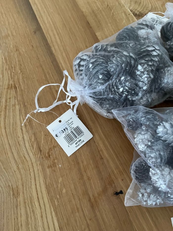 Pommes de pin argentée - photo numéro 2