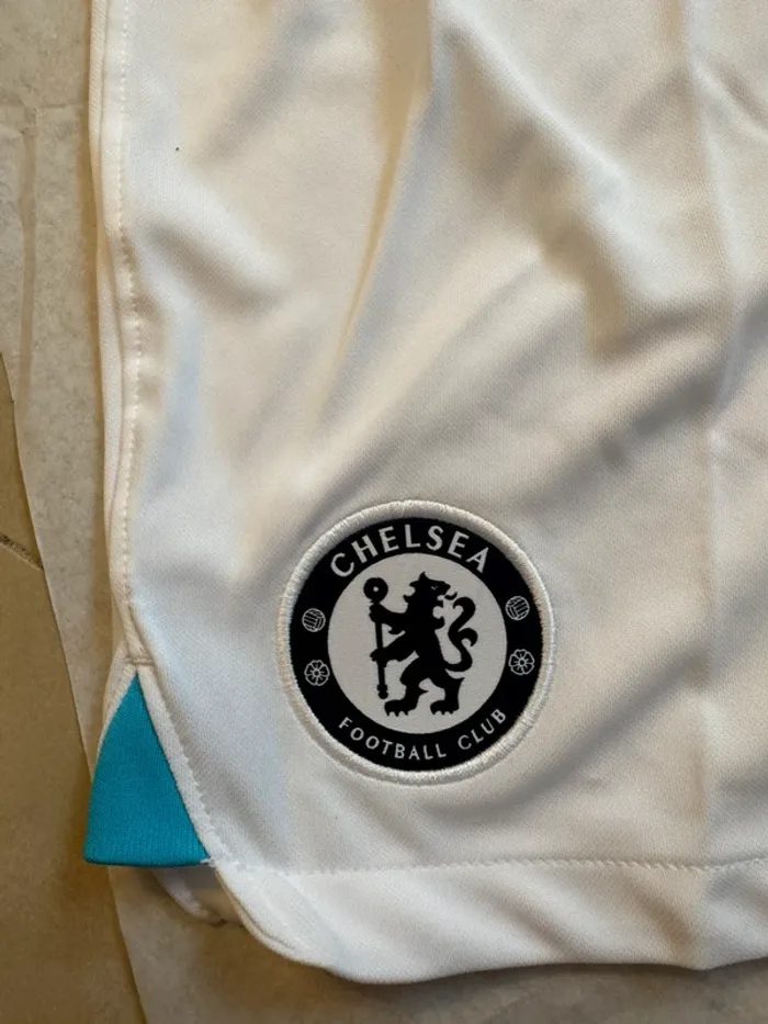 Short de foot Nike équipe Chelsea taille 13/15 ans authentique neuf - photo numéro 2