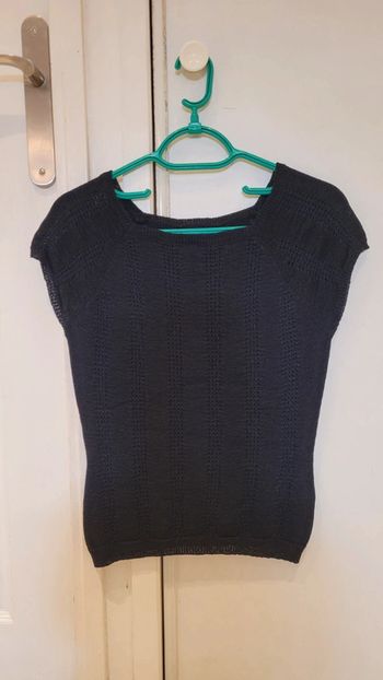 Pull fin maille ajourée sans manche col carré