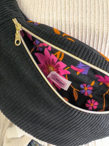 Banane noire en velours côtelé