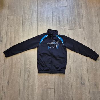 Veste légère bleu marine  et bleu. Garçon 8 ans. Marque Puma