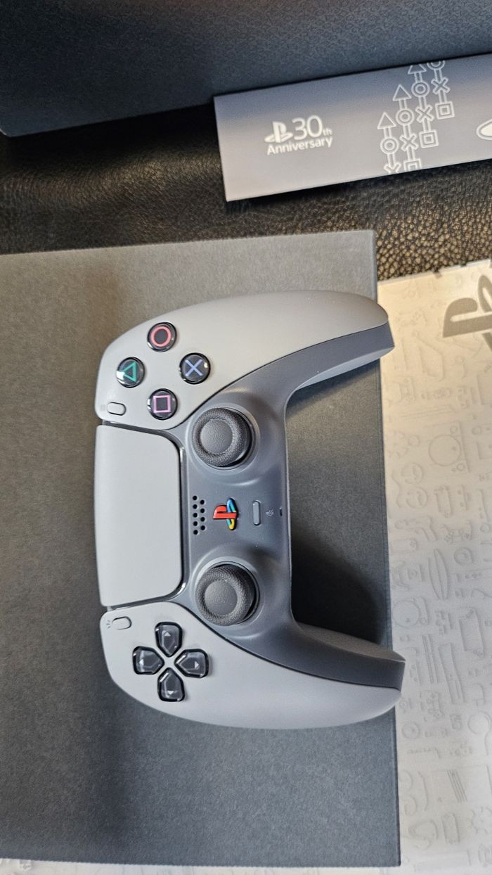 PS5 Pro 30e anniversaire + lecteur de disque - photo numéro 7