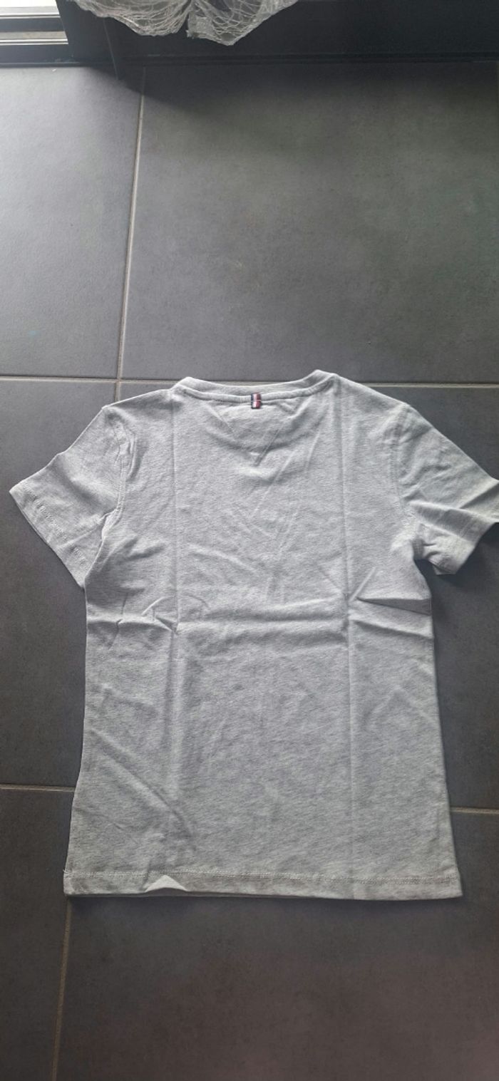 Tee shirt Tommy Hilfiger neuf 10 ans - photo numéro 4