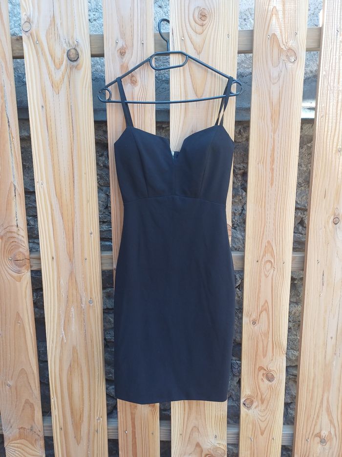 Jolie petite robe noire moulante à bretelles Vera & Lucy - photo numéro 2