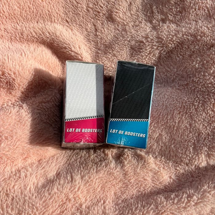 Lot de deux bundle Pokémon écarlate et violet - Flamme blanche et foudre noire