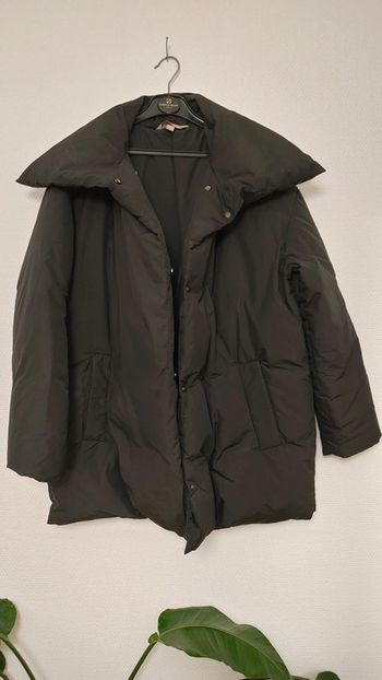 Grosse doudoune puffer en plumes et duvet de la marque h&M