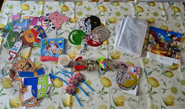 Lot decoration anniversaire Toy story - photo numéro 4