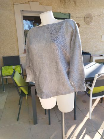 Pull gris et léopard