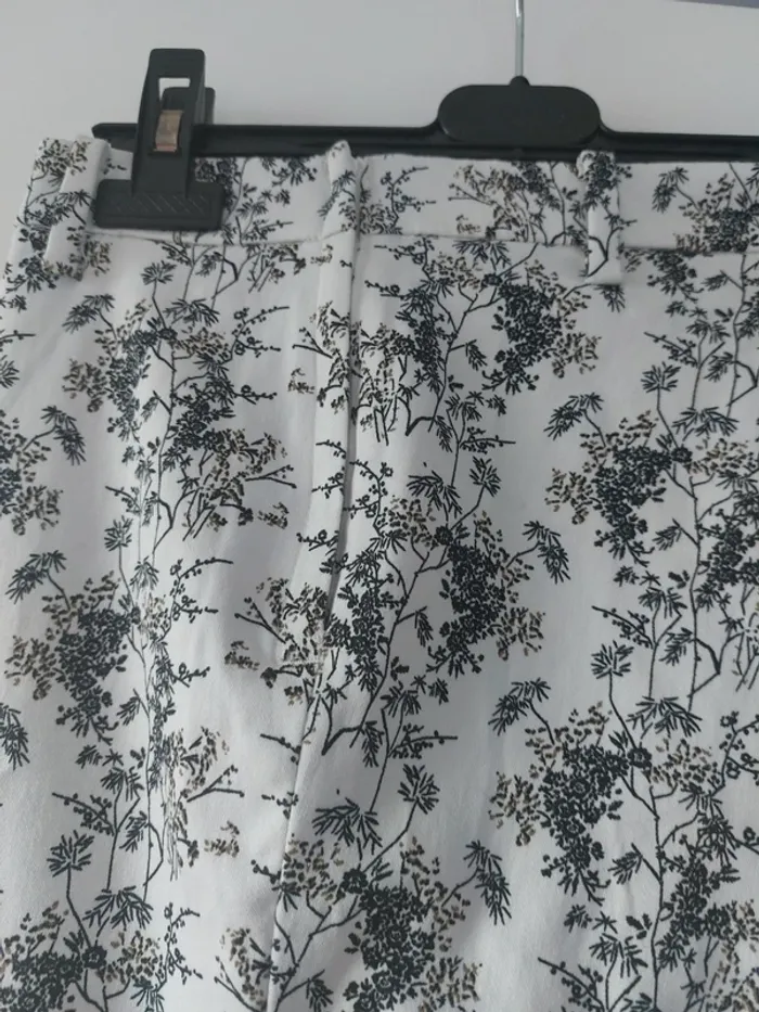 Magnifique pantalon cigarette motifs feuillage noir - photo numéro 2