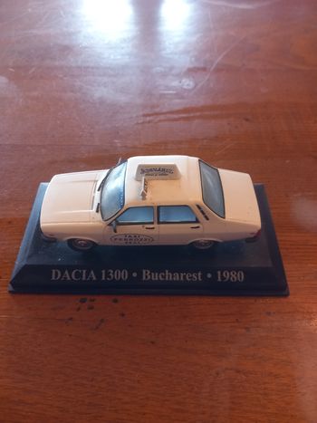 Voiture de collection Dacia 1300
