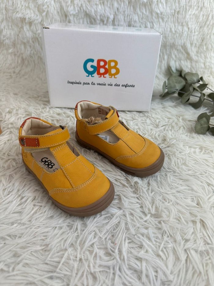 Paire de chaussures moutarde GBB taille 22 - photo numéro 2