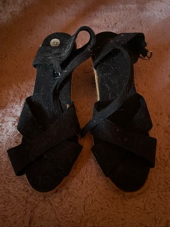 Nues pieds talon compensées