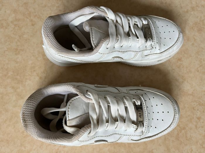 Basket Nike air force one blanche 32 enfant en bon état - photo numéro 2