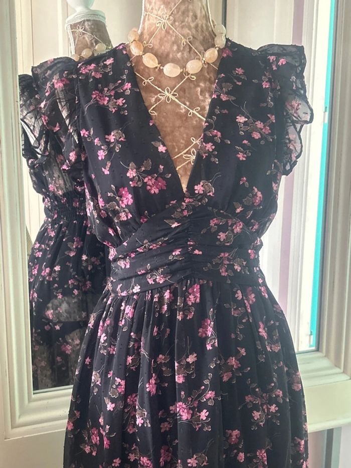 Robe longue décolletée à motifs - photo numéro 3