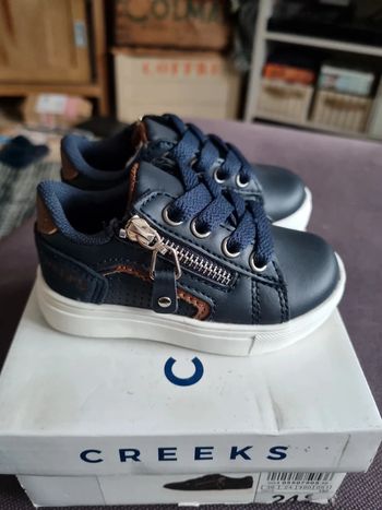 Baskets  neuves taille 19