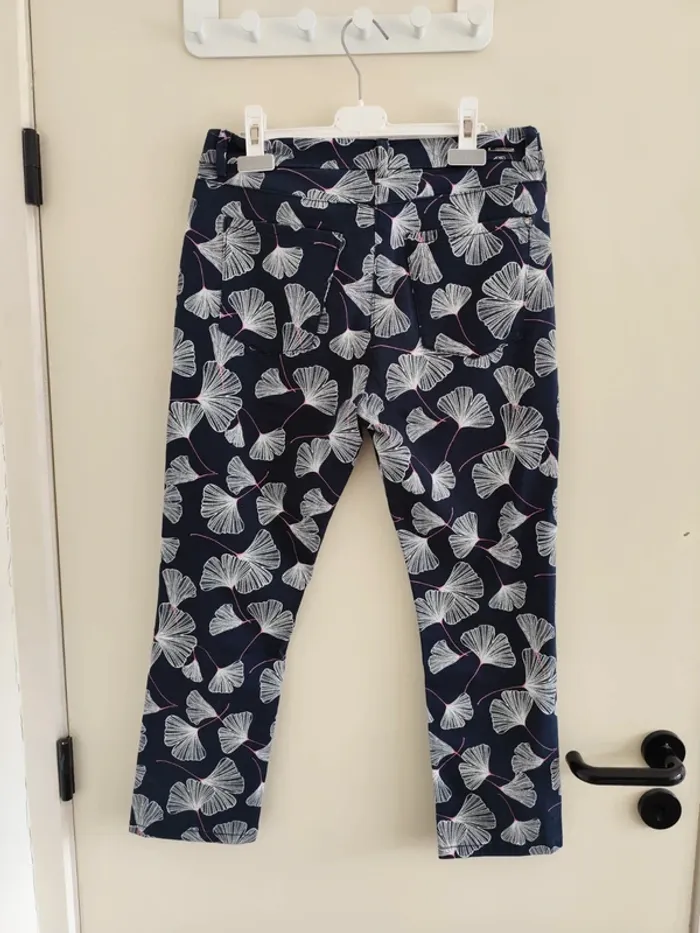 Beau pantalon court Esprit motifs fleuris stretch comme neuf - photo numéro 7