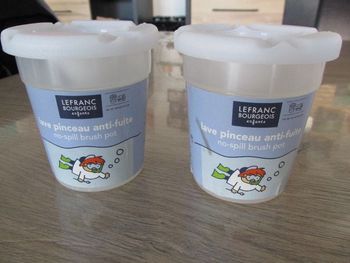 lave pinceaux anti fuite